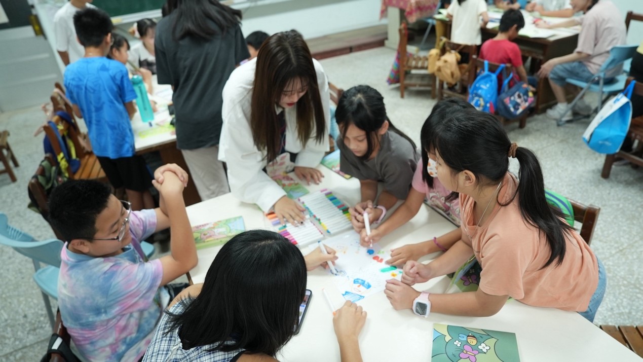 大家一起畫隊旗