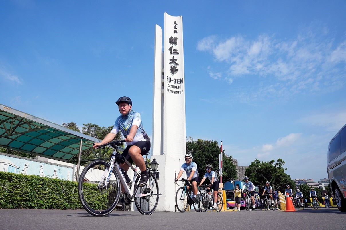 出發引領青年學子們前行