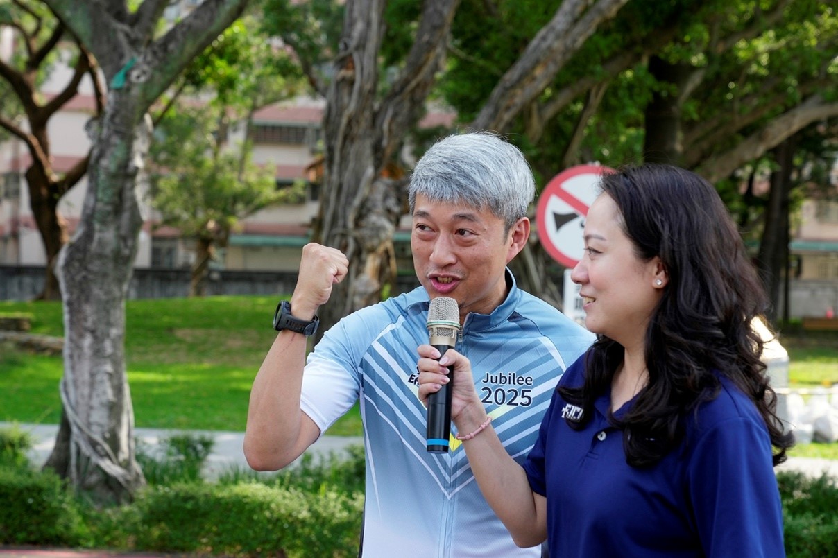 體育室主任余泳樟鼓勵給予信心